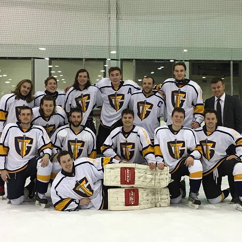 Tyndale Guardians hockey team posing for team photo