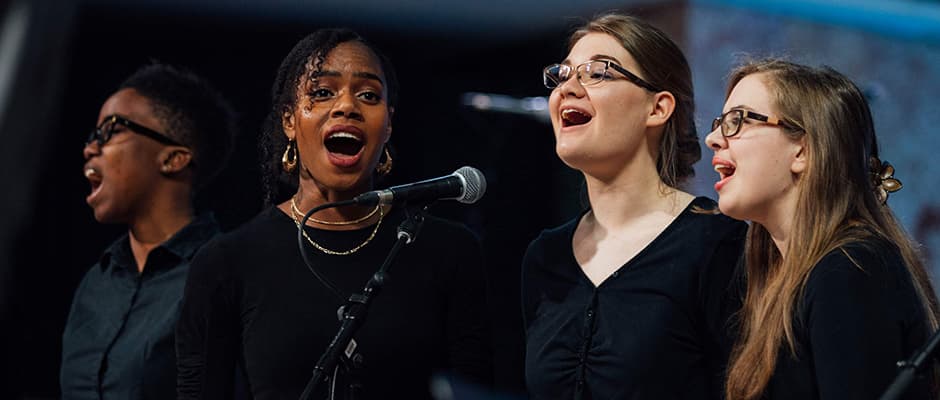 Tyndale singers in the Chapel
