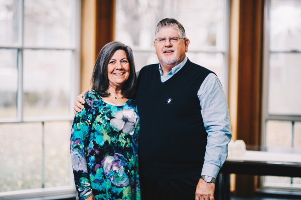 Womand man smiling together, Lisa Elliott
