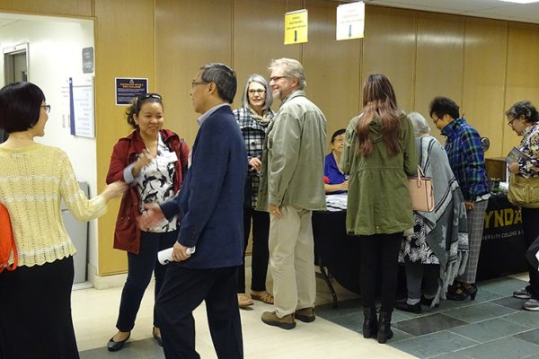Alumni at Registration