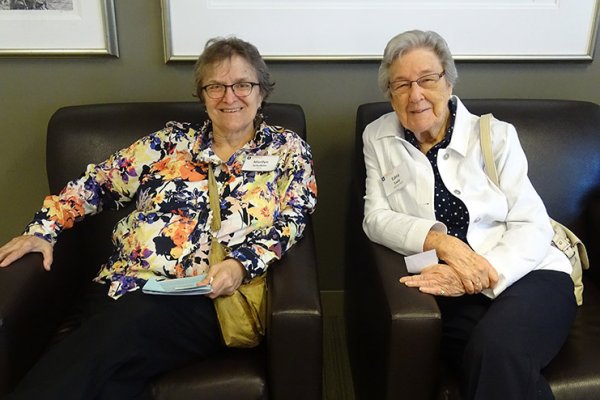 Two Alumni sitting