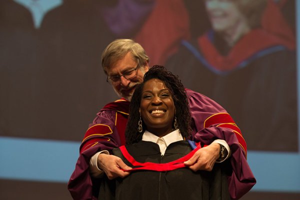 Graduate receiving hood