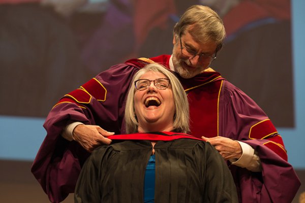 Graduate receiving hood