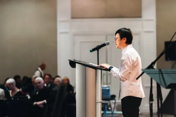 Dr. Jean Lee speaking at podium